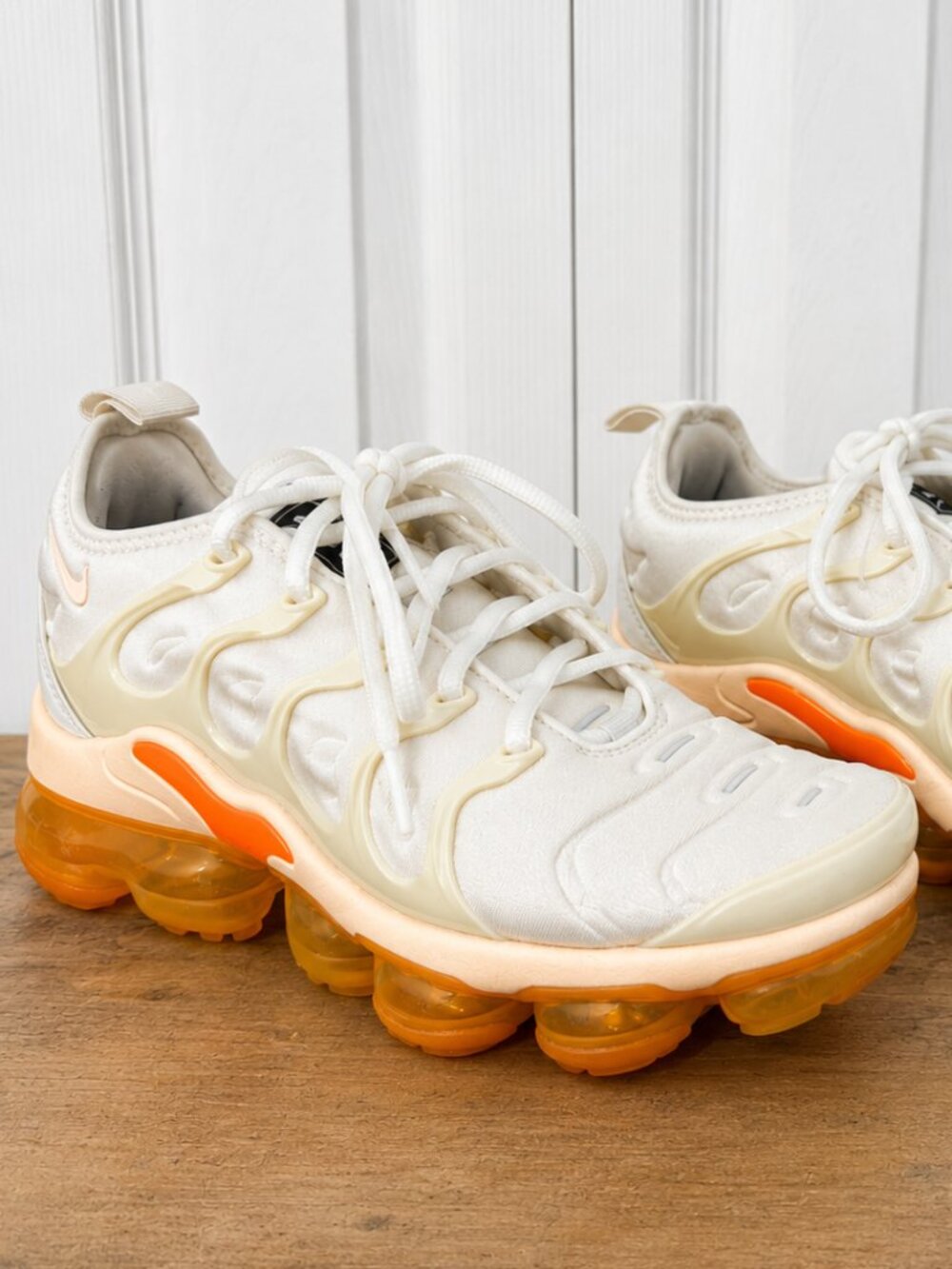 Nike Air Vapormax Plus women White orange-creamsicle 7US